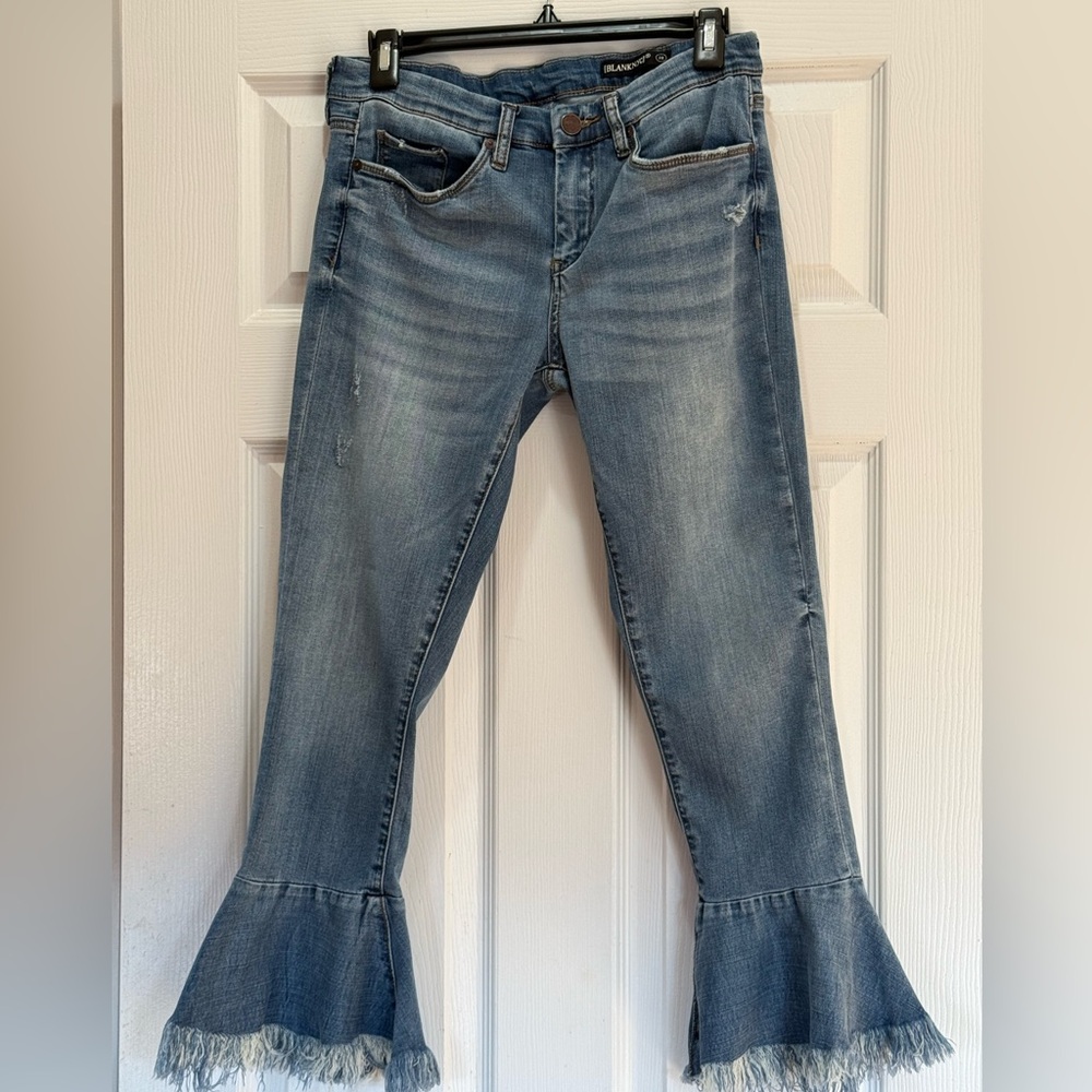 BlankNYC Raw Edge Flare Bottom Jeans size 28 Women’s Mid-Rise Cropped